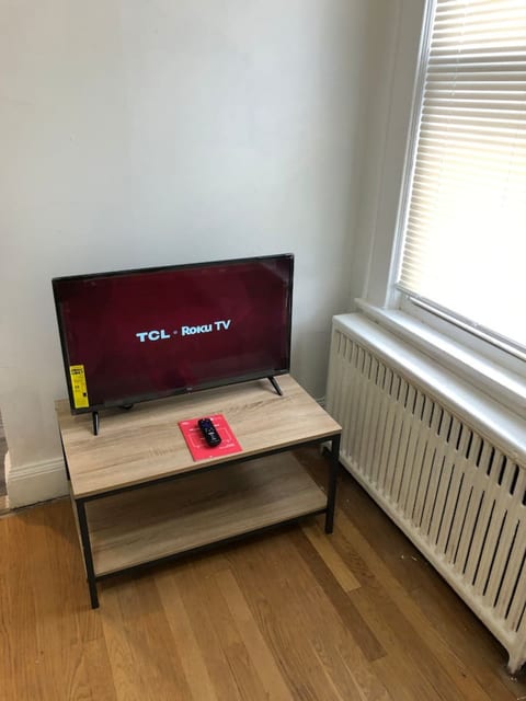 Spacious 2-bedroom apartment with 1-bathroom and private street entrance