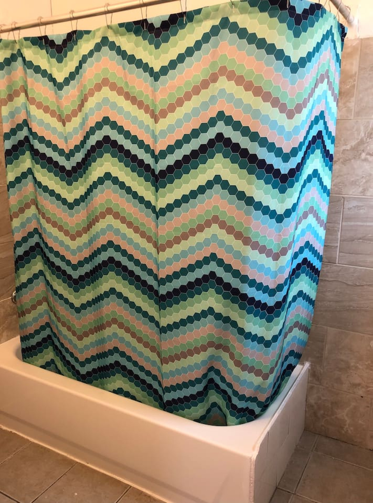 spacious-2-bedroom-apartment-with-1-bathroom-and-private-street-entrance/