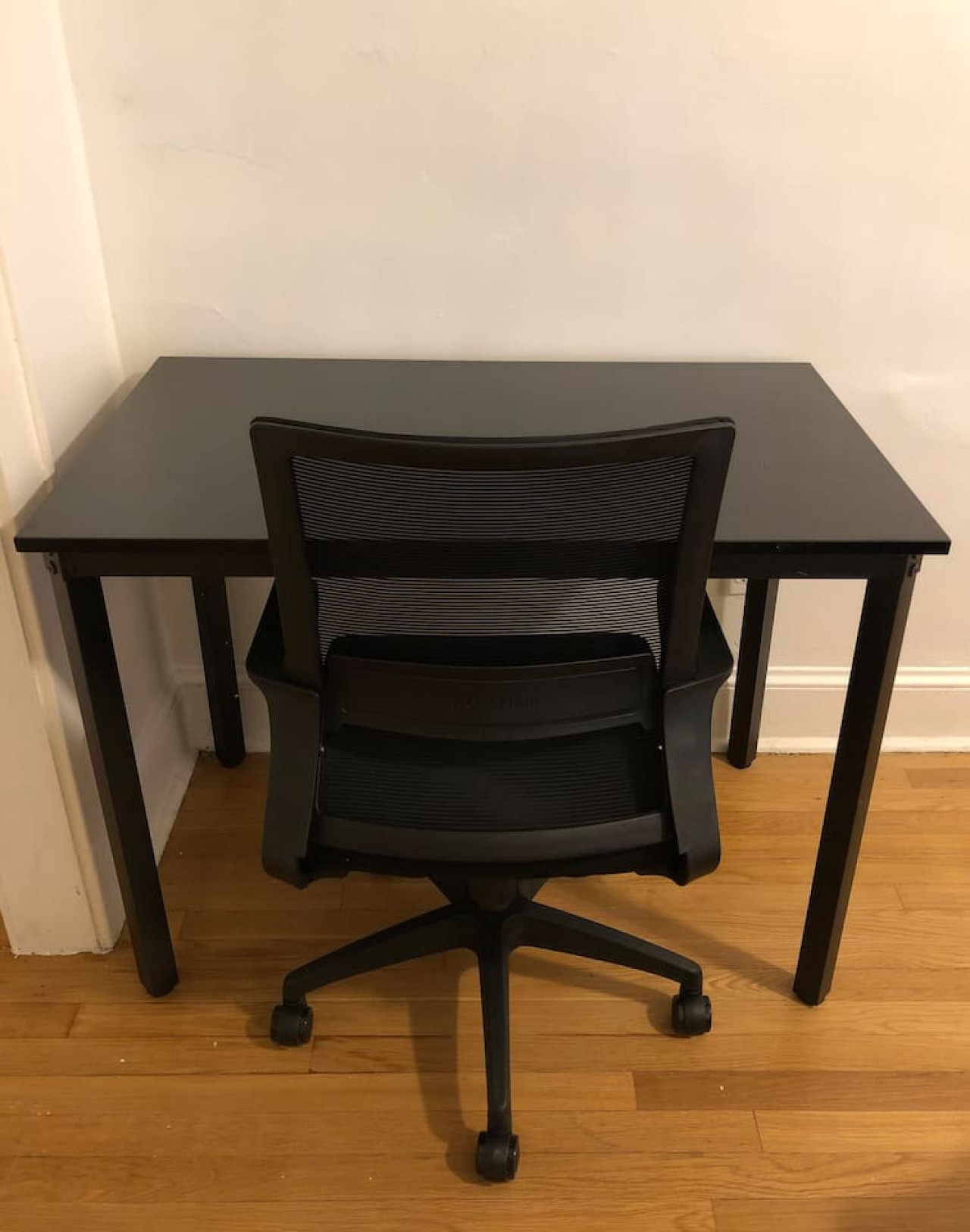 spacious-2-bedroom-apartment-with-1-bathroom-and-private-street-entrance/