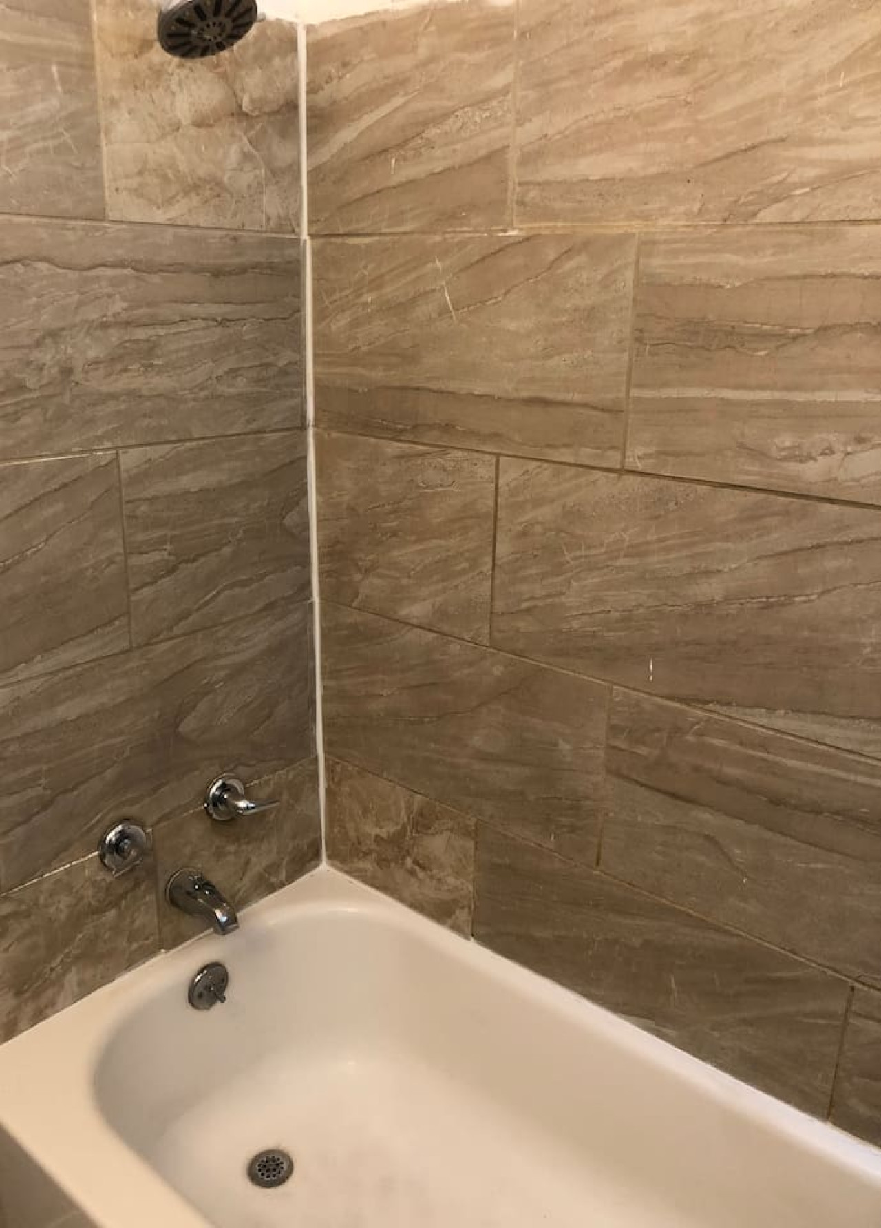 spacious-2-bedroom-apartment-with-1-bathroom-and-private-street-entrance/