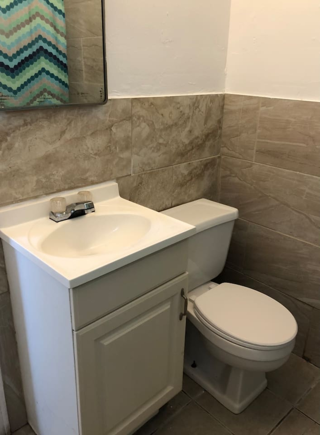 spacious-2-bedroom-apartment-with-1-bathroom-and-private-street-entrance/