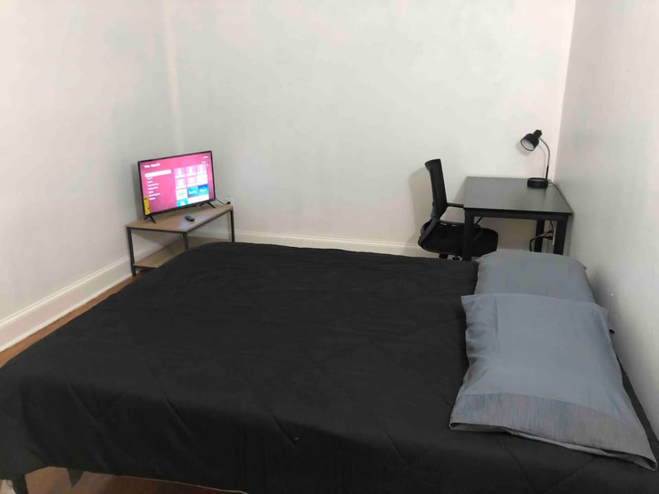 Spacious 2-bedroom apartment with 1-bathroom and private street entrance, MetLife Stadium 25 minutes away - Paterson