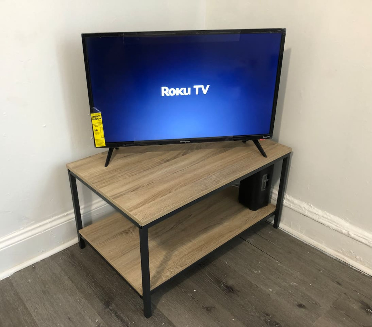 spacious-2-bedroom-apartment-with-1-bathroom-and-private-street-entrance/