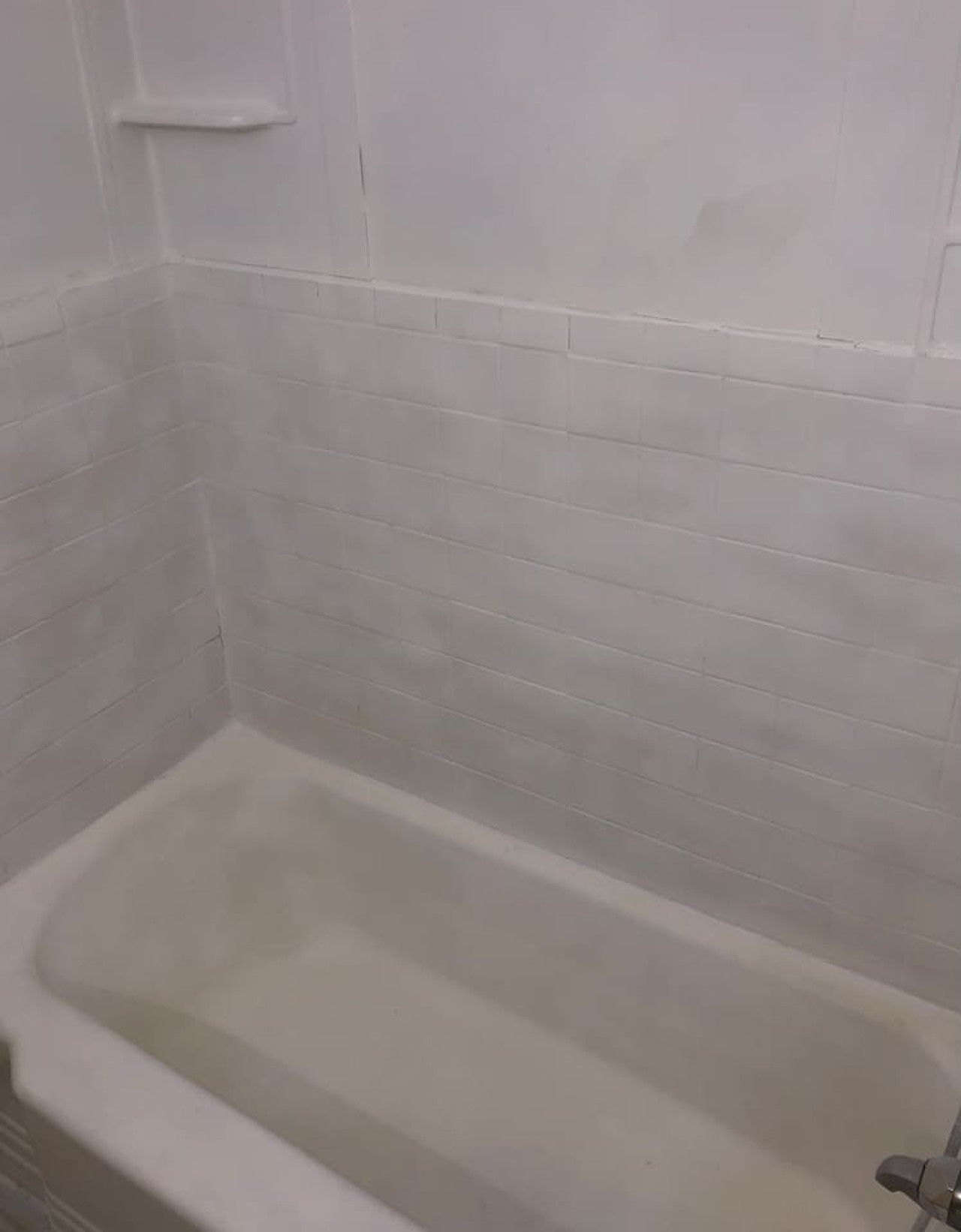 spacious-2-bedroom-apartment-with-1-bathroom-and-private-street-entrance/