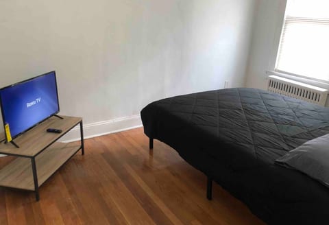Spacious 2-bedroom apartment with 1-bathroom and private street entrance