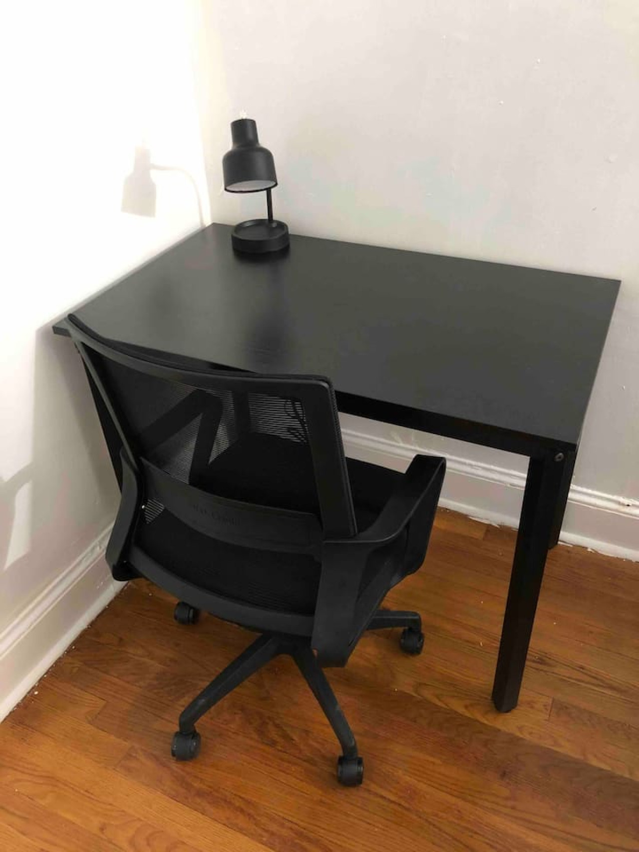 spacious-2-bedroom-apartment-with-1-bathroom-and-private-street-entrance/