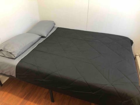 Private 2-bedroom apartment with direct bus to NYC Manhattan only a 5-minute walk away
