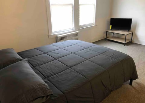 Spacious and bright 2-bedroom apartment with 1-bathroom and private street entrance