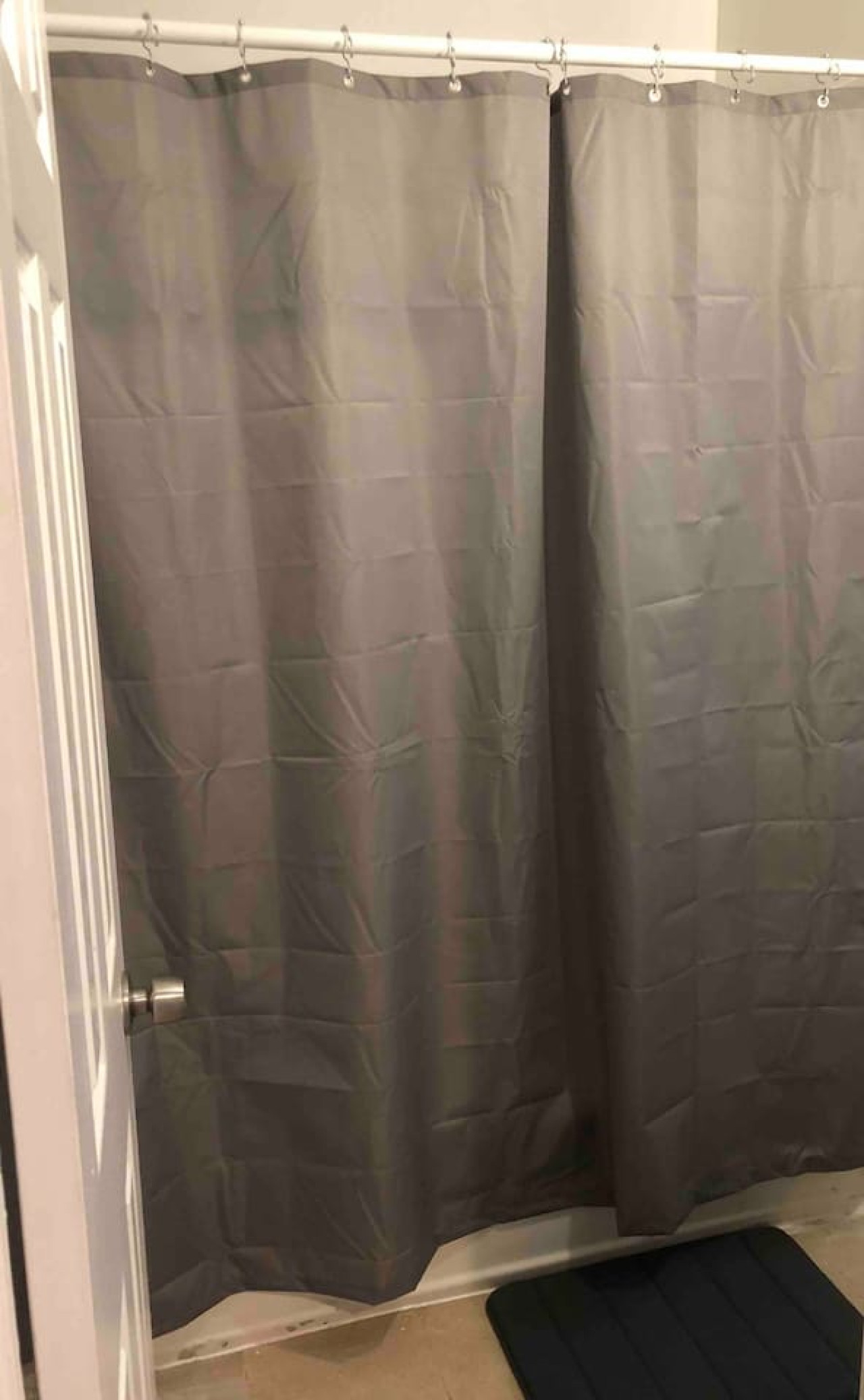 spacious-and-bright-2-bedroom-apartment-with-1-bathroom-and-private-street-entrance/