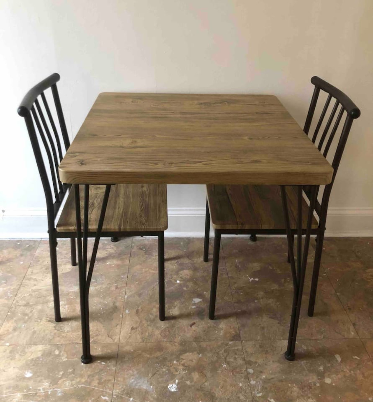 spacious-and-bright-2-bedroom-apartment-with-1-bathroom-and-private-street-entrance/