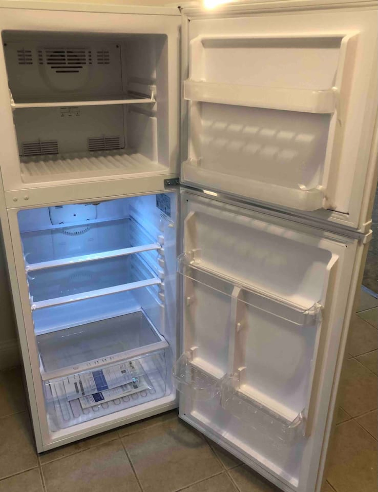 spacious-and-bright-2-bedroom-apartment-with-1-bathroom-and-private-street-entrance/