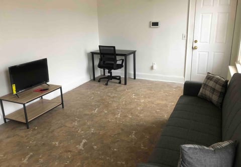 Spacious and bright 2-bedroom apartment with 1-bathroom and private street entrance