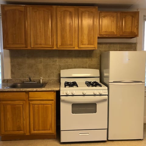 Private 2-bedroom apartment with direct bus to NYC Manhattan only a 5-minute walk away
