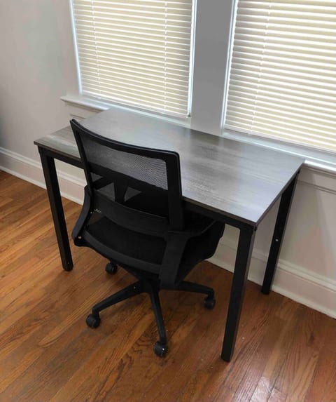 Private 2 bedroom and 1 bathroom house in a quiet area and convenient to NYC bus and train