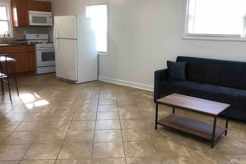 Private 2-bedroom house, free parking, 15-min walk to direct NYC Manhattan train