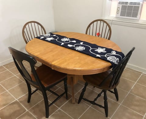 Private 3 bedroom and 1 bathroom house, direct NYC Manhattan train a 15 minute walk away