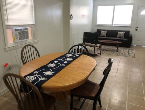 Private 3 bedroom and 1 bathroom house, direct NYC Manhattan train a 15 minute walk away