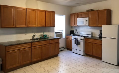 Large apartment, sleeps up to 8 people comfortably, direct NYC Manhattan train only 5 minute walk away