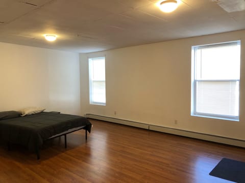 Large apartment, sleeps up to 8 people comfortably, direct NYC Manhattan train only 5 minute walk away