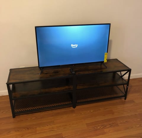 Large apartment, sleeps up to 10 people comfortably, direct NYC Manhattan train only 5 minute walk away