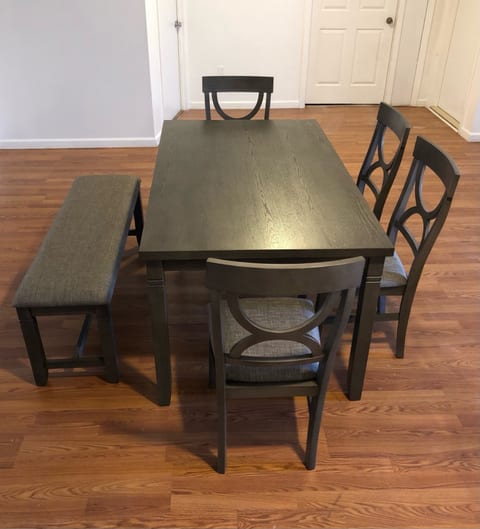 Large apartment, sleeps up to 10 people comfortably, direct NYC Manhattan train only 5 minute walk away