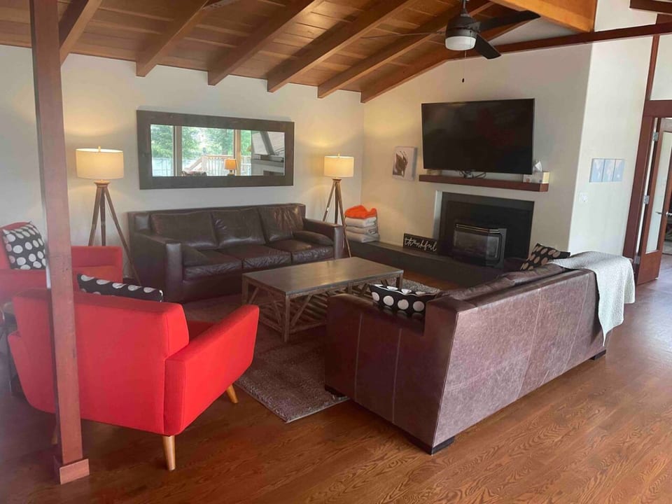 Riverside Luxury House + Cottage - Anderson