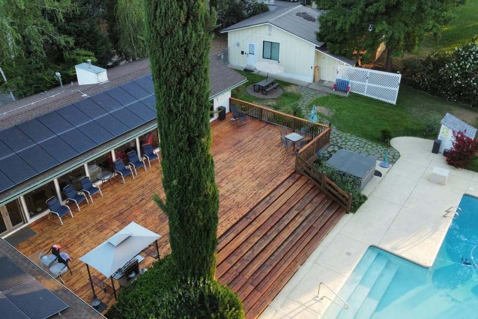 Riverside Luxury Estate: 14 Enjoy Pool, Spa, 6 BR - 4 BA - Anderson