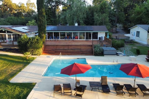 Riverside Luxury Estate: 14 Enjoy Pool, Spa, 6 BR - 4 BA