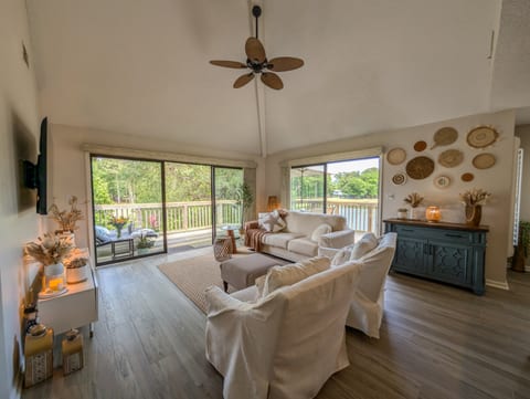 Living room with access to the balcony