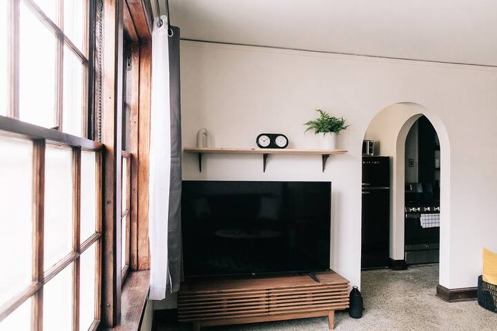 Downtown Historic Studio. Unit E. Construc. Close.