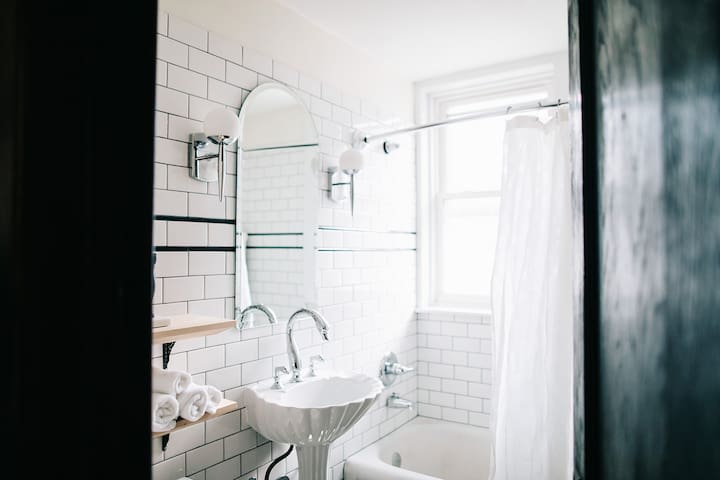 Downtown Historic Studio. Unit L. Construc. Close