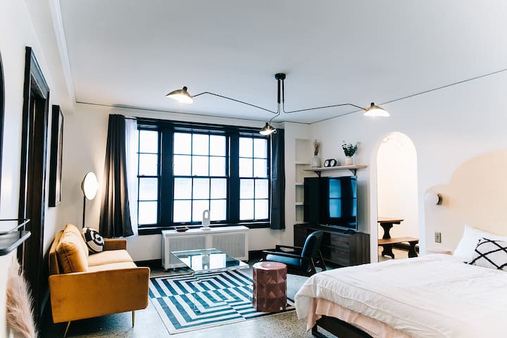 Downtown Historic Studio. Unit L. Construc. Close