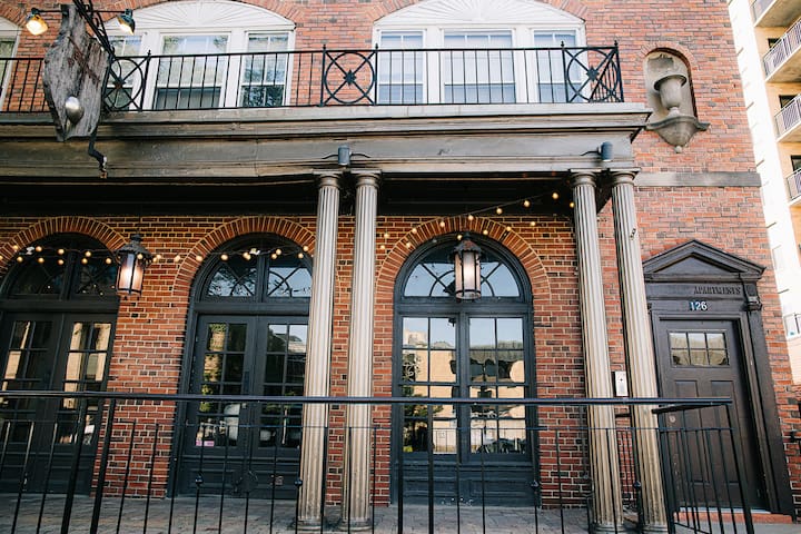Downtown Historic Studio. Unit L. Construc. Close