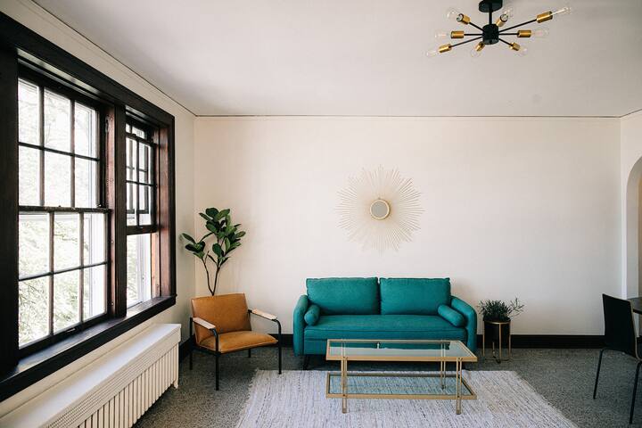 Downtown Historic Studio. Unit B. Construc. Close.