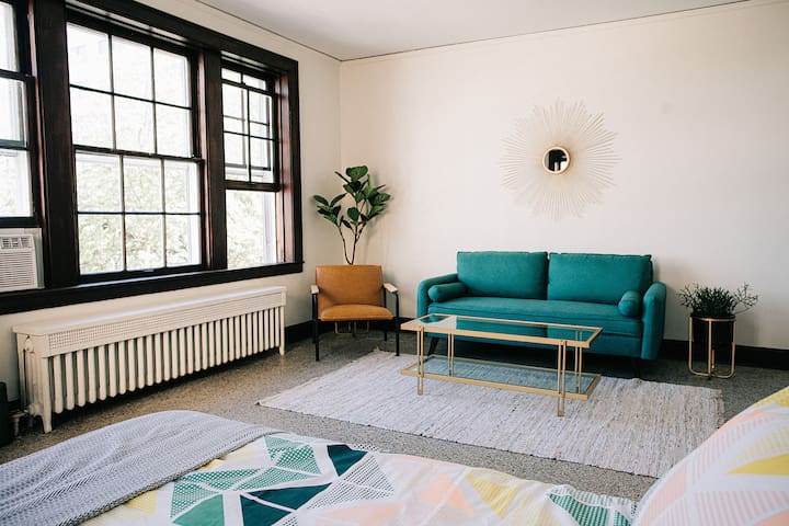 Downtown Historic Studio. Unit B. Construc. Close.