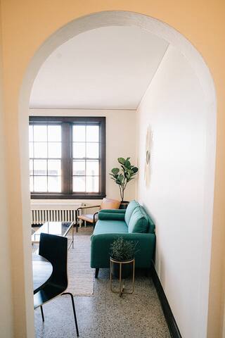 Downtown Historic Studio. Unit B. Construc. Close.