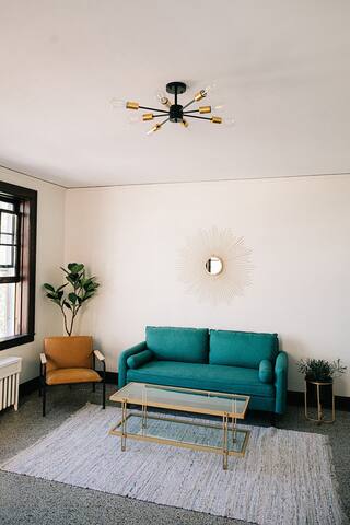 Downtown Historic Studio. Unit B. Construc. Close.