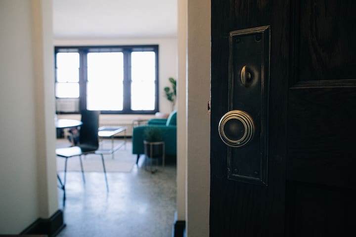 Downtown Historic Studio. Unit B. Construc. Close.