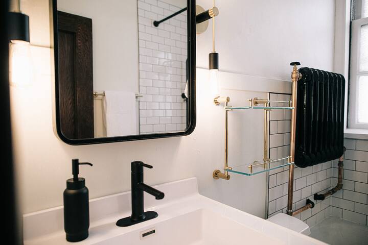 Downtown Historic Studio. Unit B. Construc. Close.