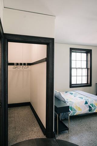 Downtown Historic Studio. Unit B. Construc. Close.