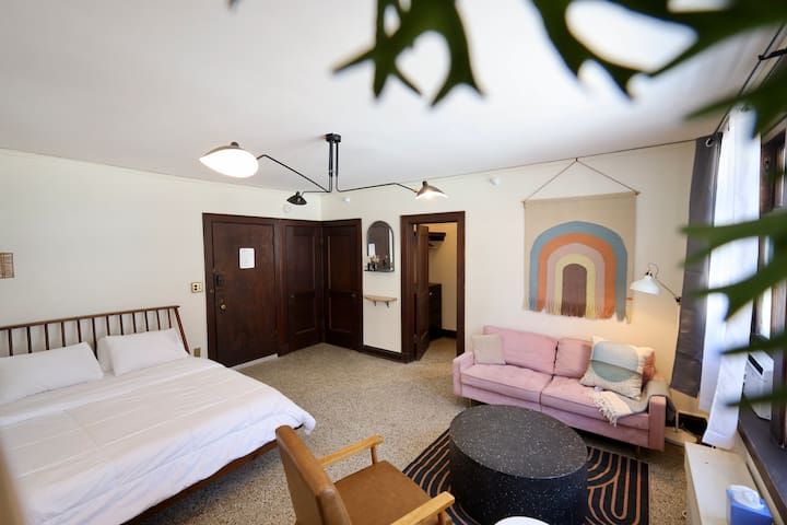 Downtown Historic Studio. Unit F. Construc. Close.