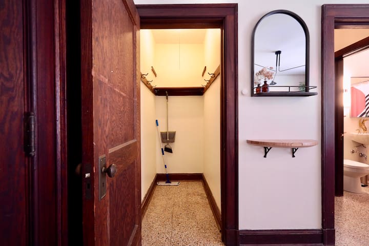 Downtown Historic Studio. Unit F. Construc. Close.