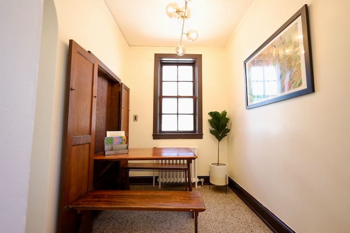 Downtown Historic Studio. Unit F. Construc. Close.