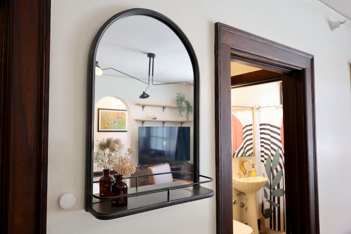 Downtown Historic Studio. Unit F. Construc. Close.