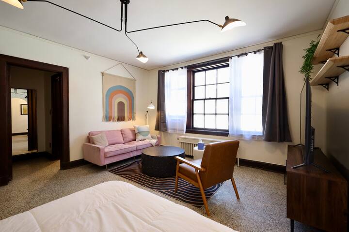 Downtown Historic Studio. Unit F. Construc. Close.