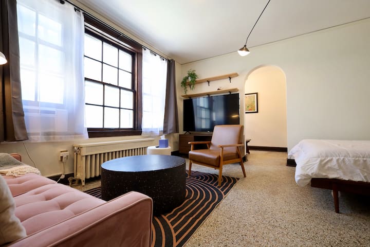 Downtown Historic Studio. Unit F. Construc. Close.