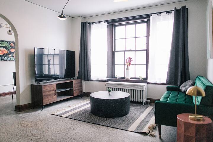 Historic Downtown Studio. Unit I. Construc. Close
