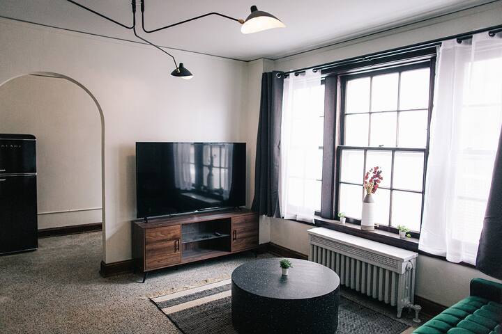 Historic Downtown Studio. Unit I. Construc. Close