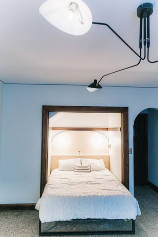 Historic Downtown Studio. Unit I. Construc. Close
