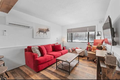 The Linder Loft | Golf Course, Storyland and Pool!